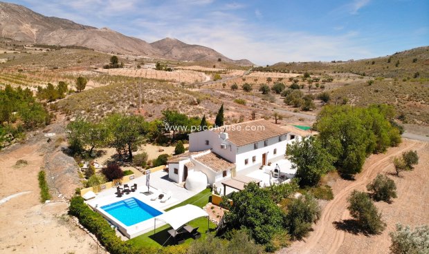 Cortijo - Reventa - La Parroquia -
                La Parroquia