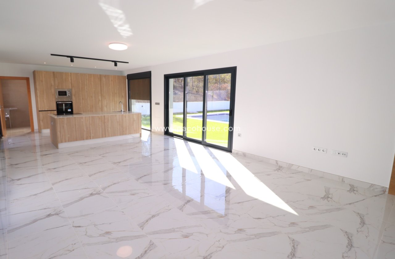 New Build - Villa -
Purias