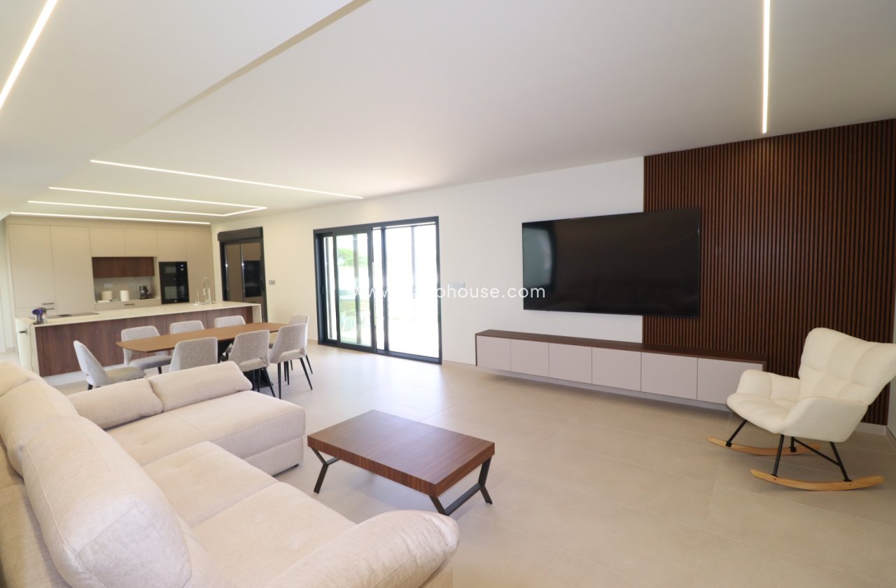 New Build - Villa -
Purias
