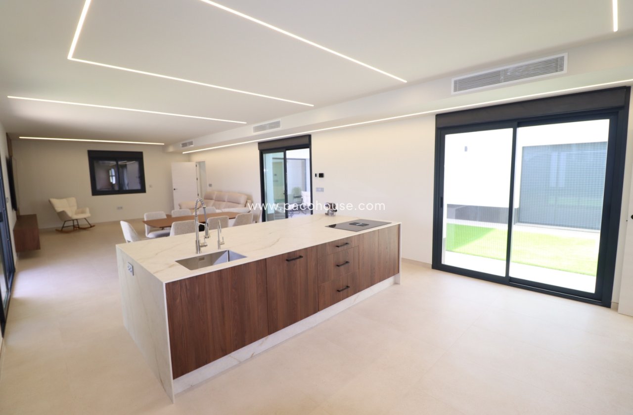 New Build - Villa -
Purias