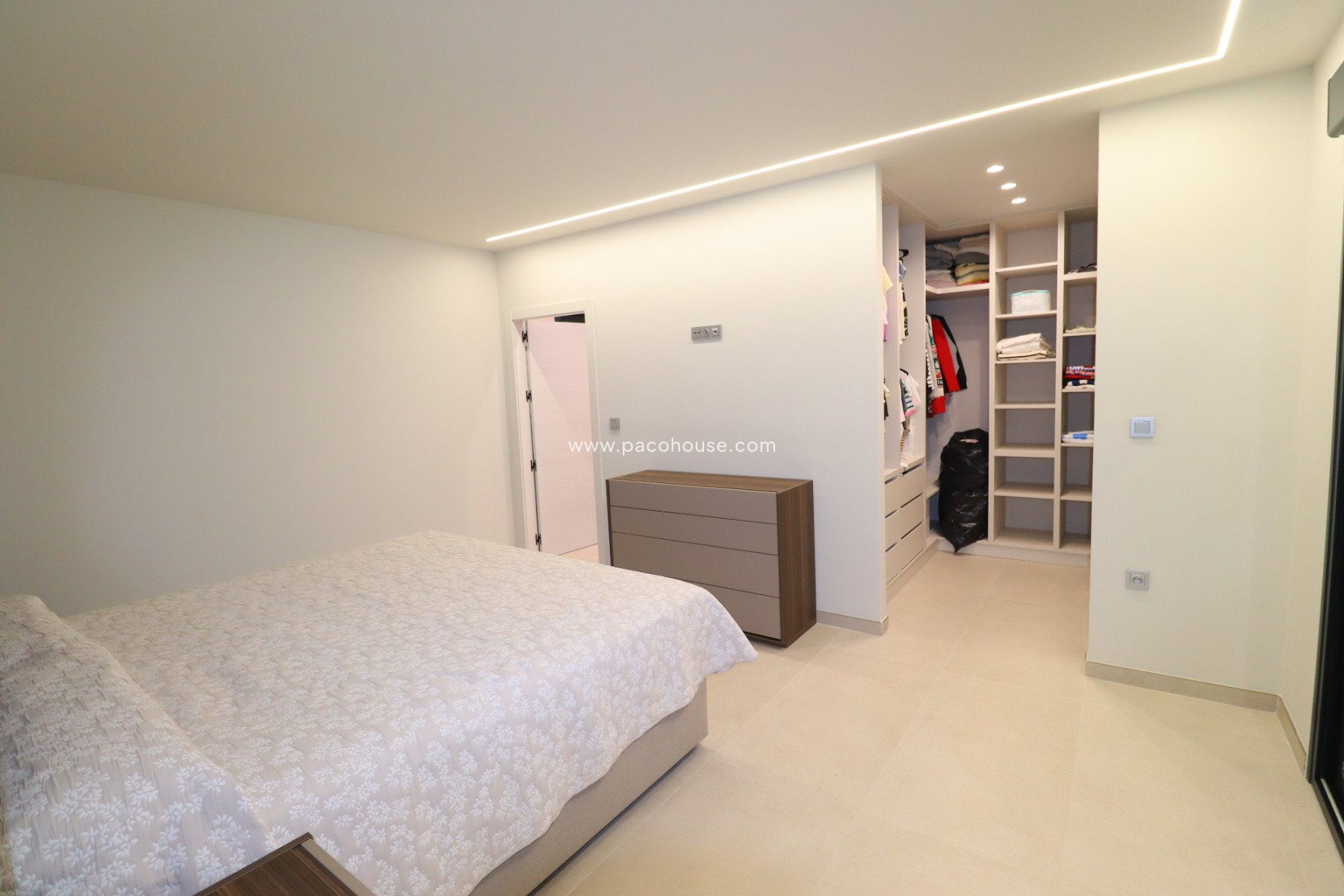 New Build - Villa -
Purias