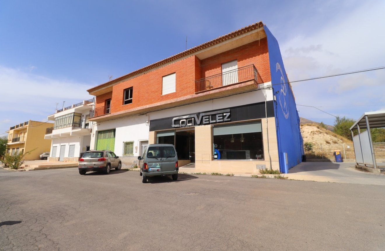 Resale - Commercial -
Velez-Rubio