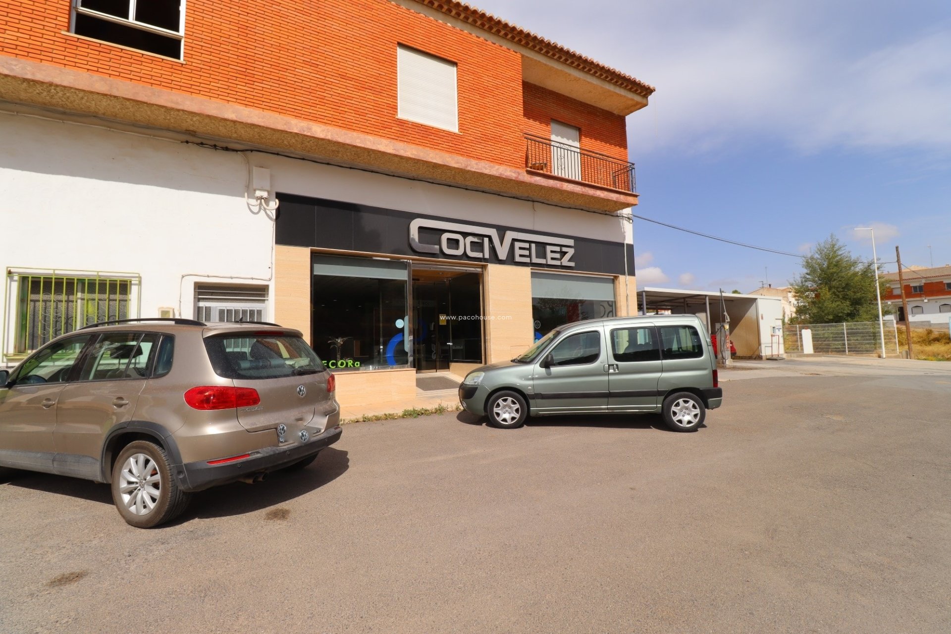 Resale - Commercial -
Velez-Rubio