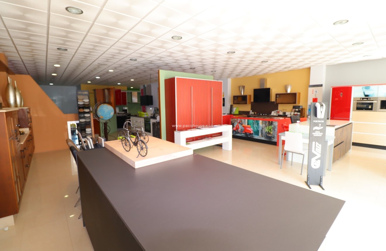 Resale - Commercial -
Velez-Rubio