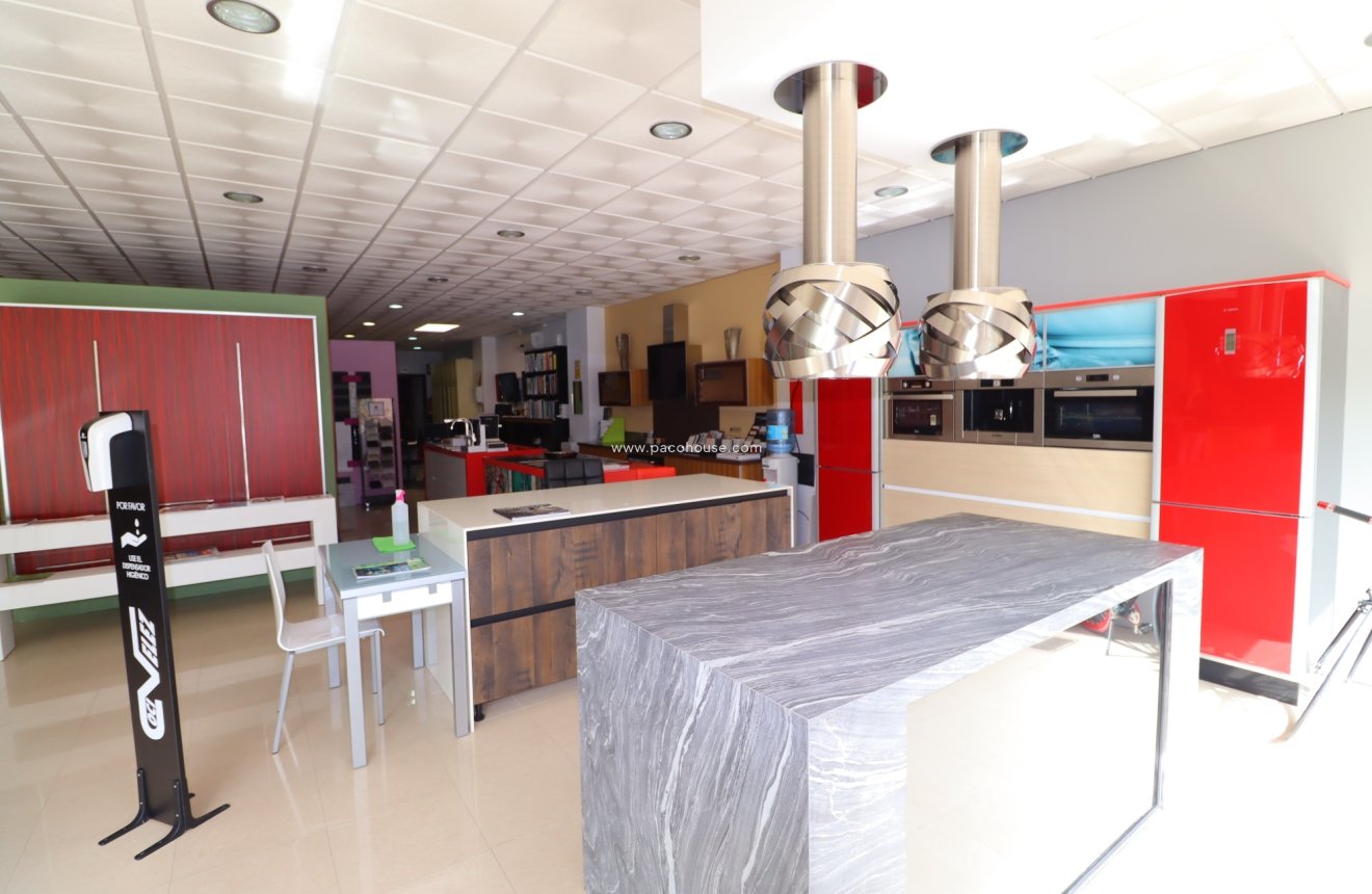 Resale - Commercial -
Velez-Rubio