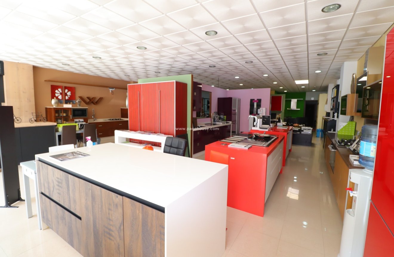 Resale - Commercial -
Velez-Rubio