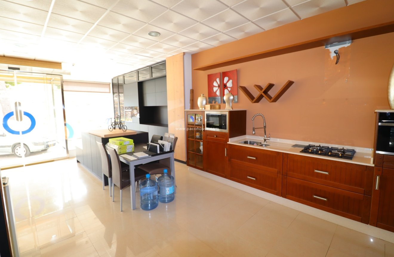 Resale - Commercial -
Velez-Rubio