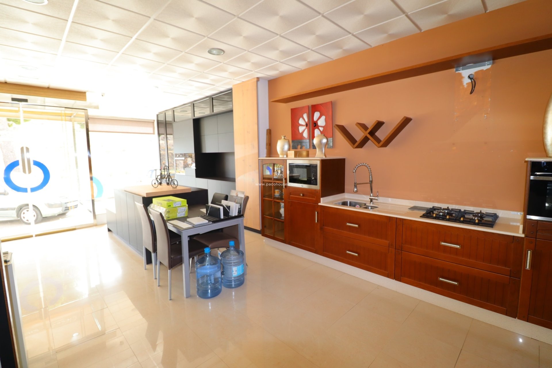 Resale - Commercial -
Velez-Rubio