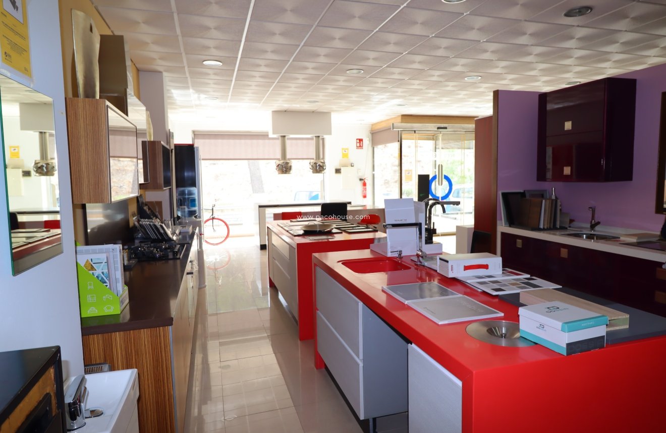 Resale - Commercial -
Velez-Rubio