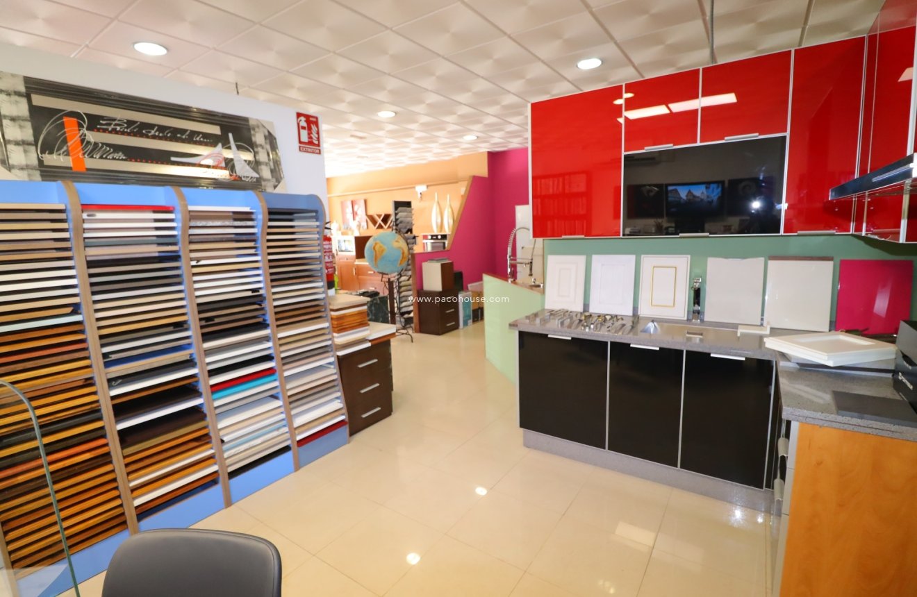 Resale - Commercial -
Velez-Rubio