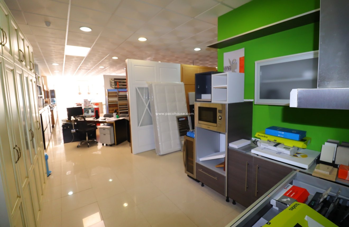 Resale - Commercial -
Velez-Rubio