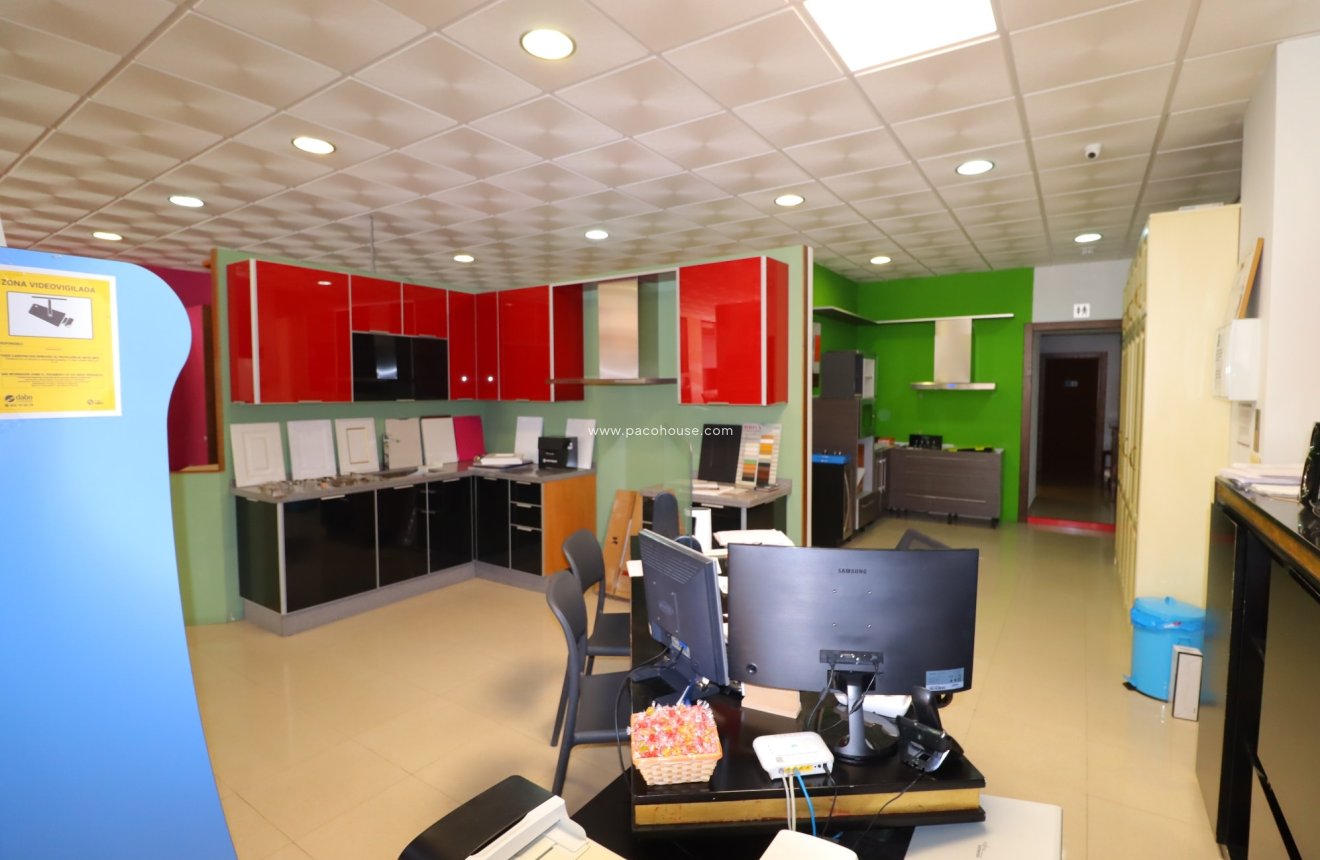 Resale - Commercial -
Velez-Rubio