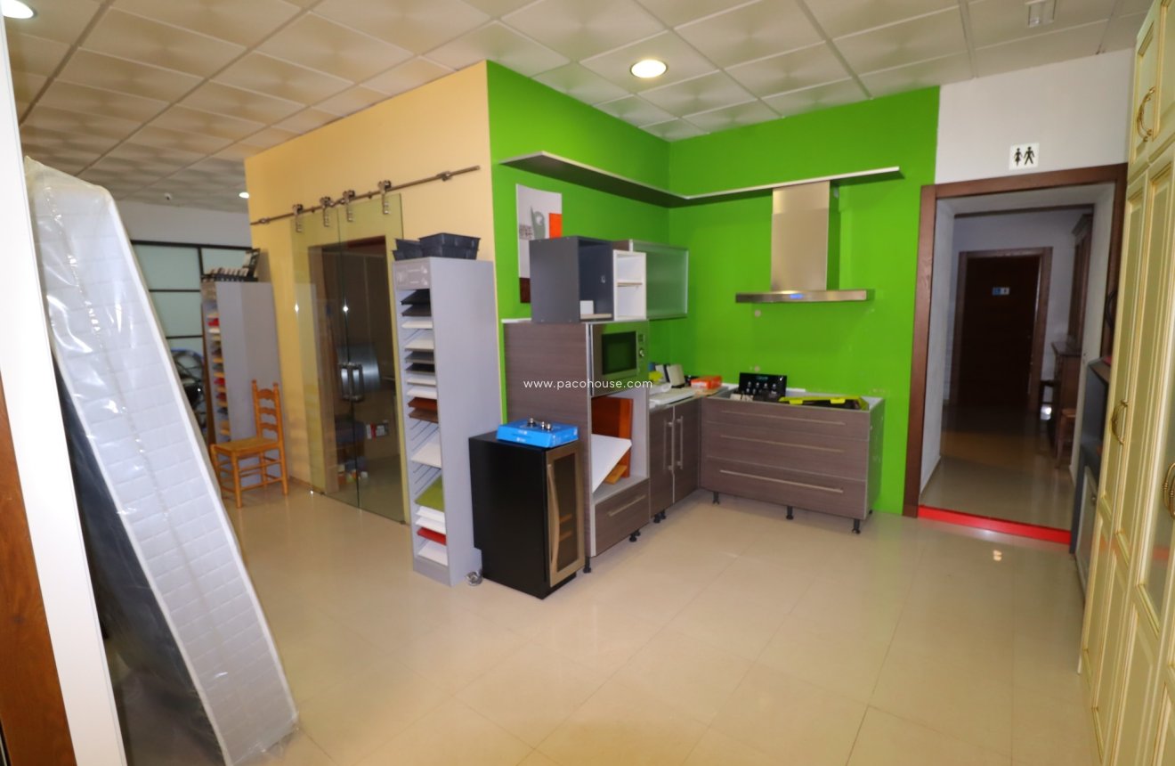 Resale - Commercial -
Velez-Rubio