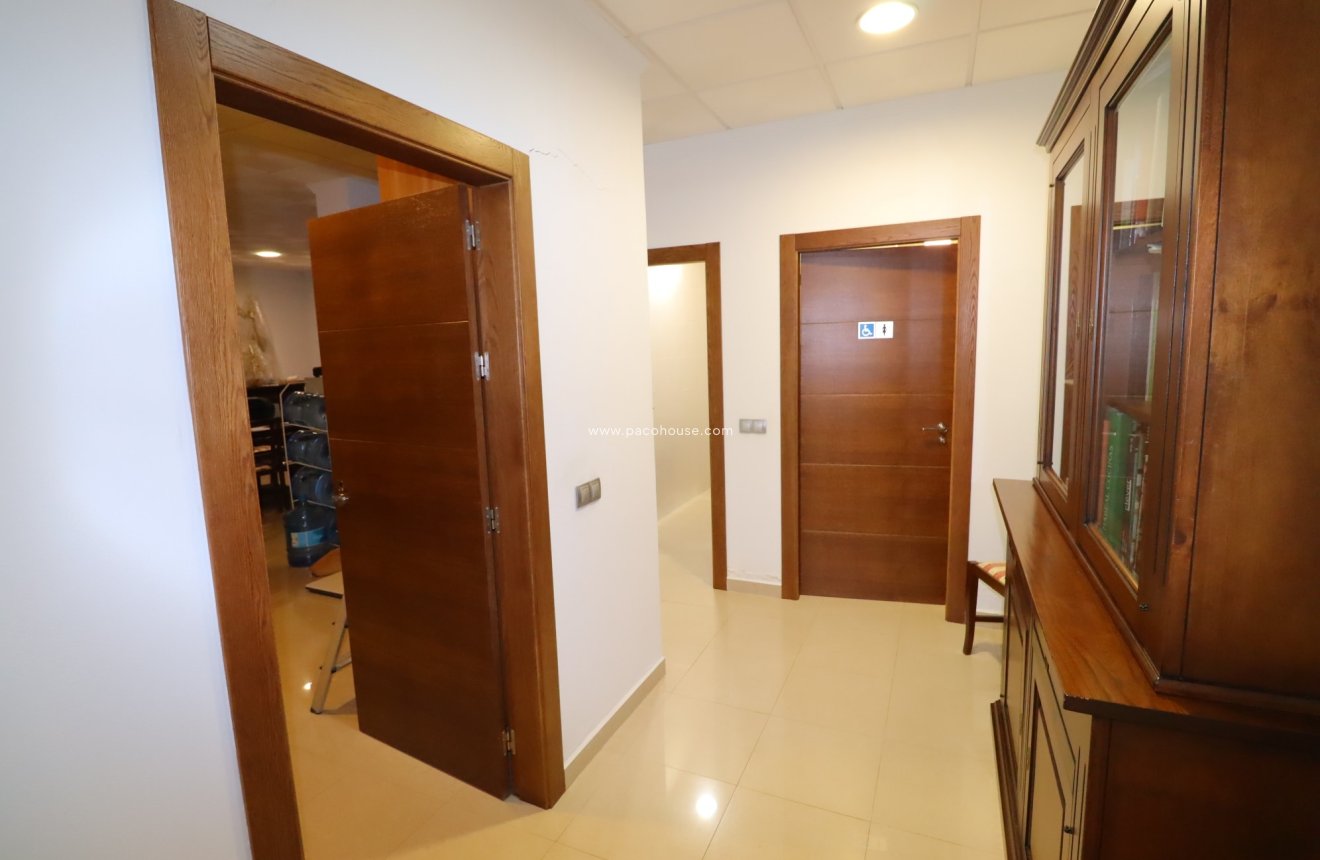 Resale - Commercial -
Velez-Rubio