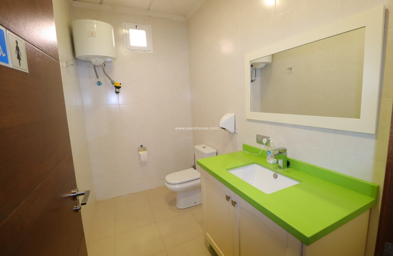 Resale - Commercial -
Velez-Rubio