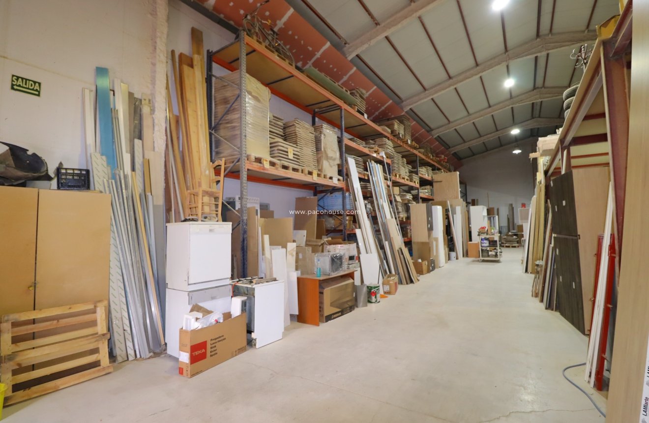 Resale - Commercial -
Velez-Rubio