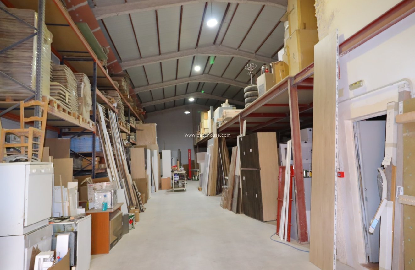 Resale - Commercial -
Velez-Rubio