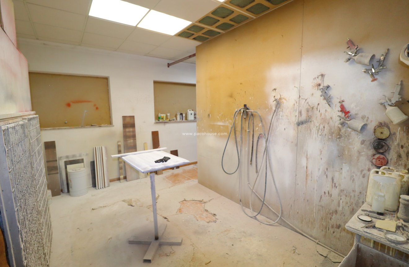 Resale - Commercial -
Velez-Rubio