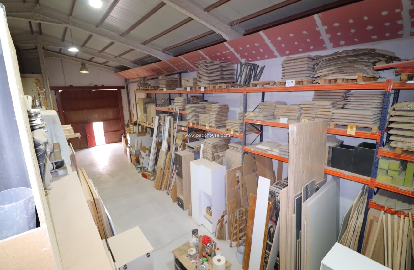 Resale - Commercial -
Velez-Rubio