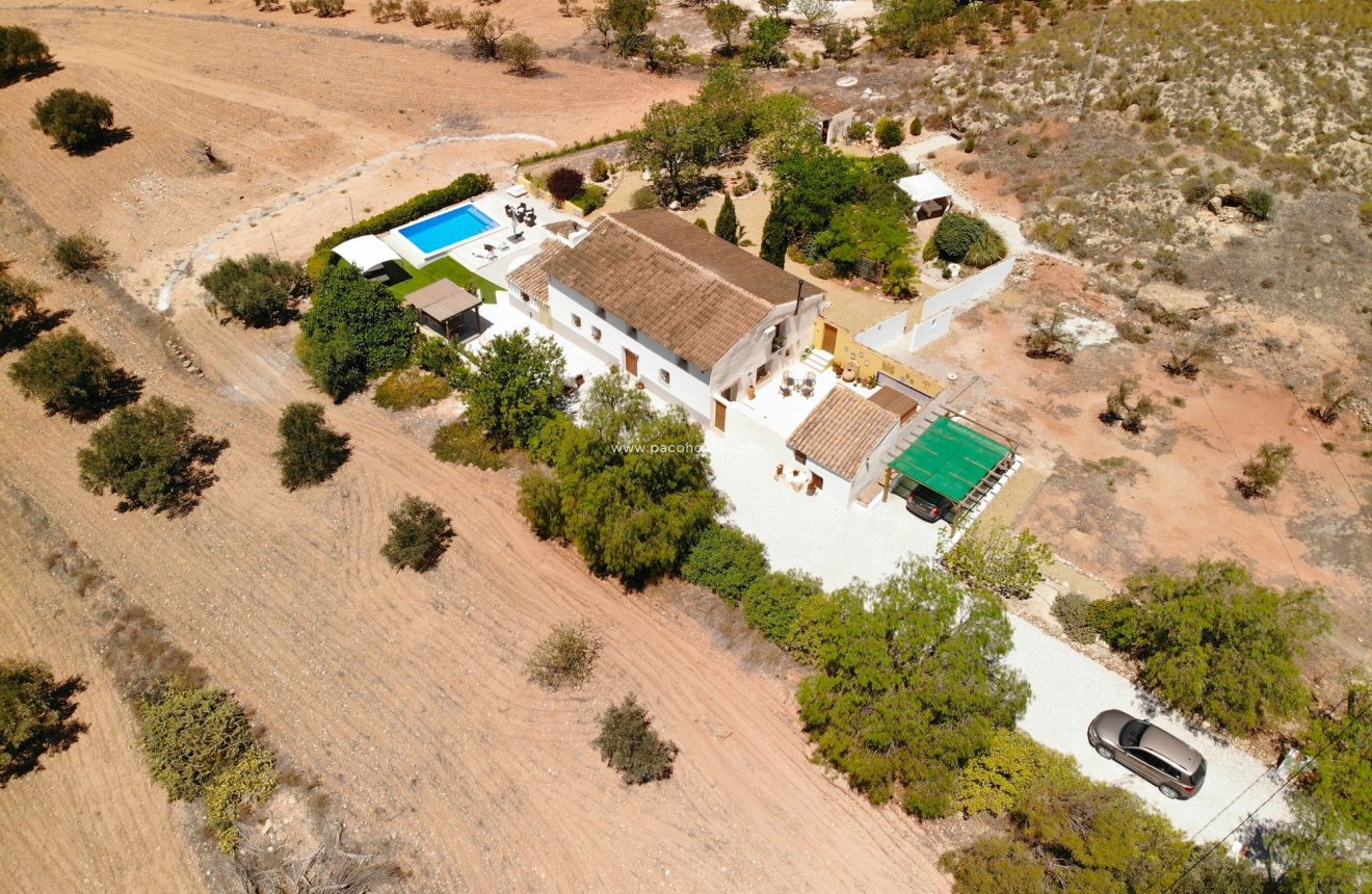 Resale - Cortijo -
La Parroquia