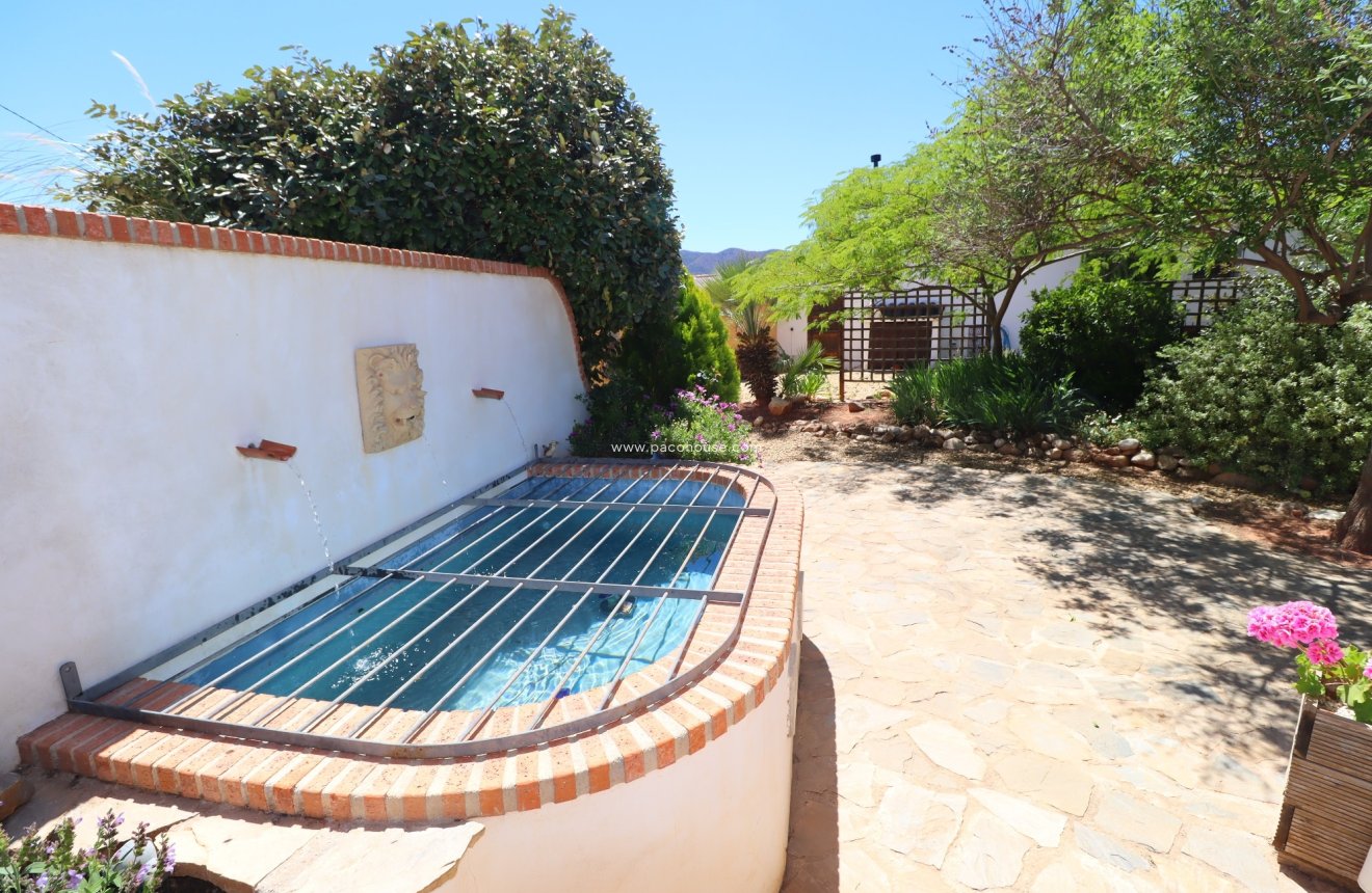 Resale - Cortijo -
La Parroquia