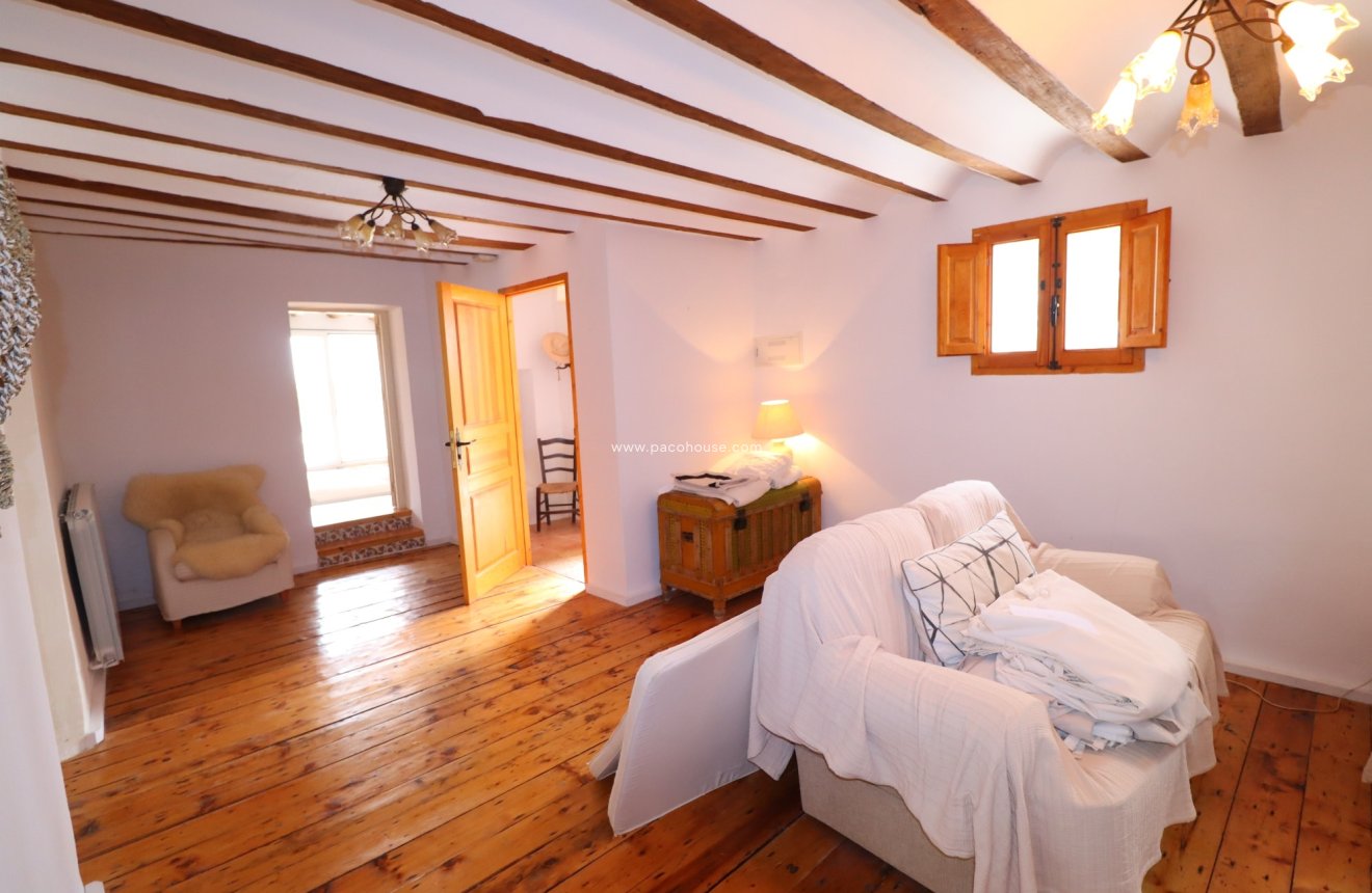 Resale - Cortijo -
La Parroquia