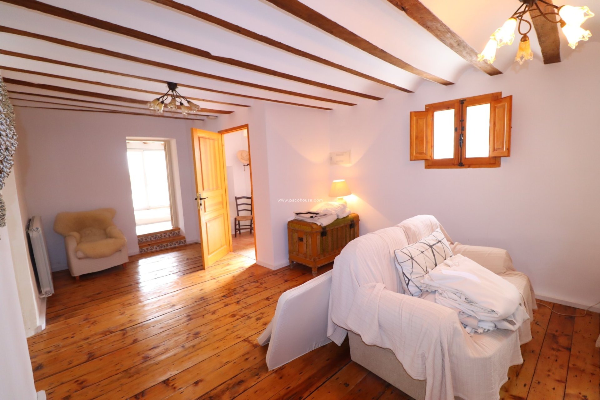 Resale - Cortijo -
La Parroquia