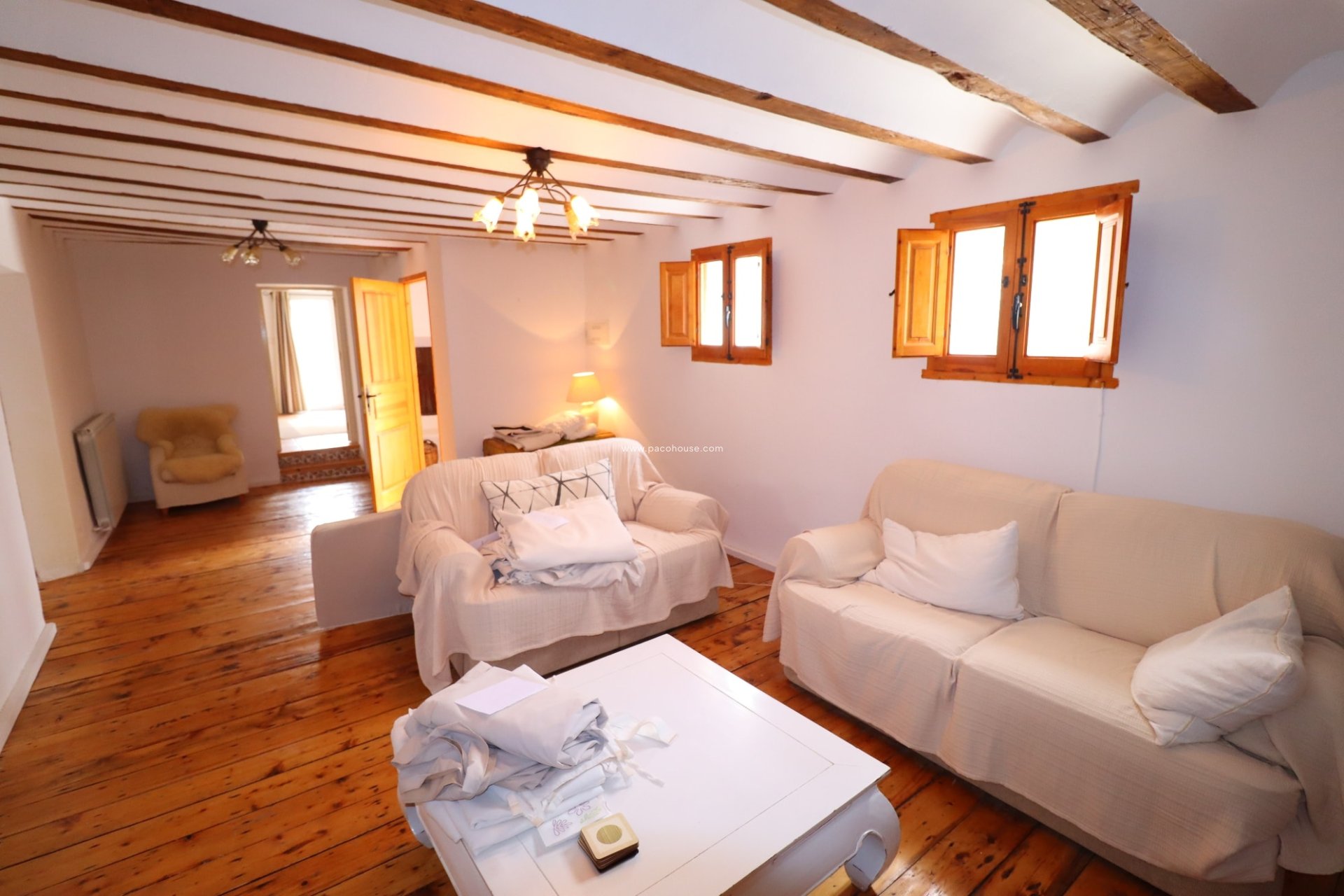 Resale - Cortijo -
La Parroquia