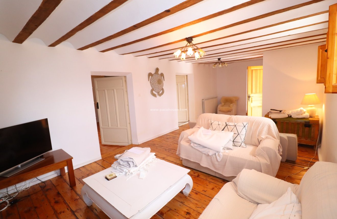 Resale - Cortijo -
La Parroquia