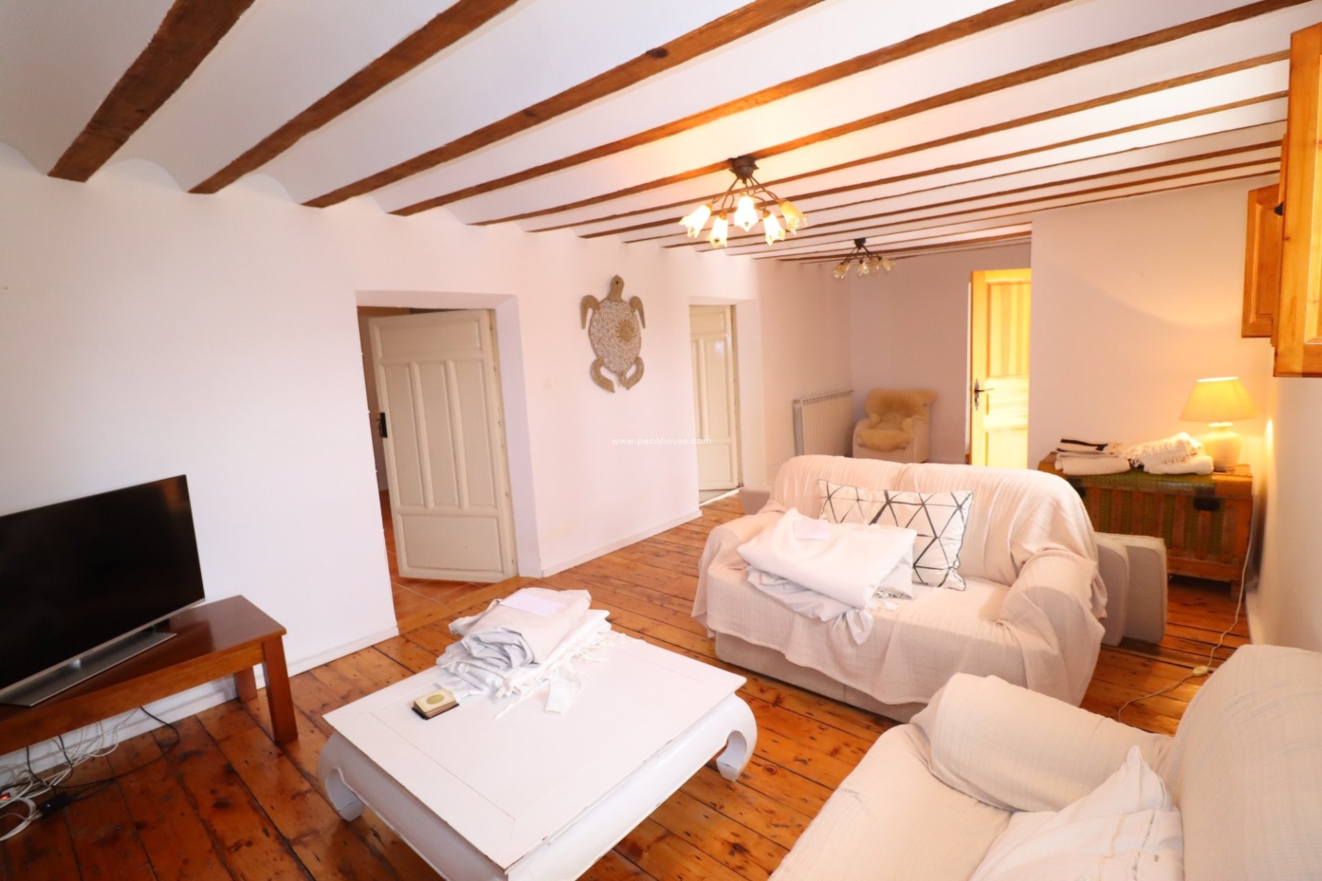 Resale - Cortijo -
La Parroquia