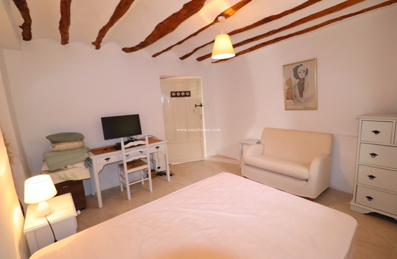 Resale - Cortijo -
La Parroquia