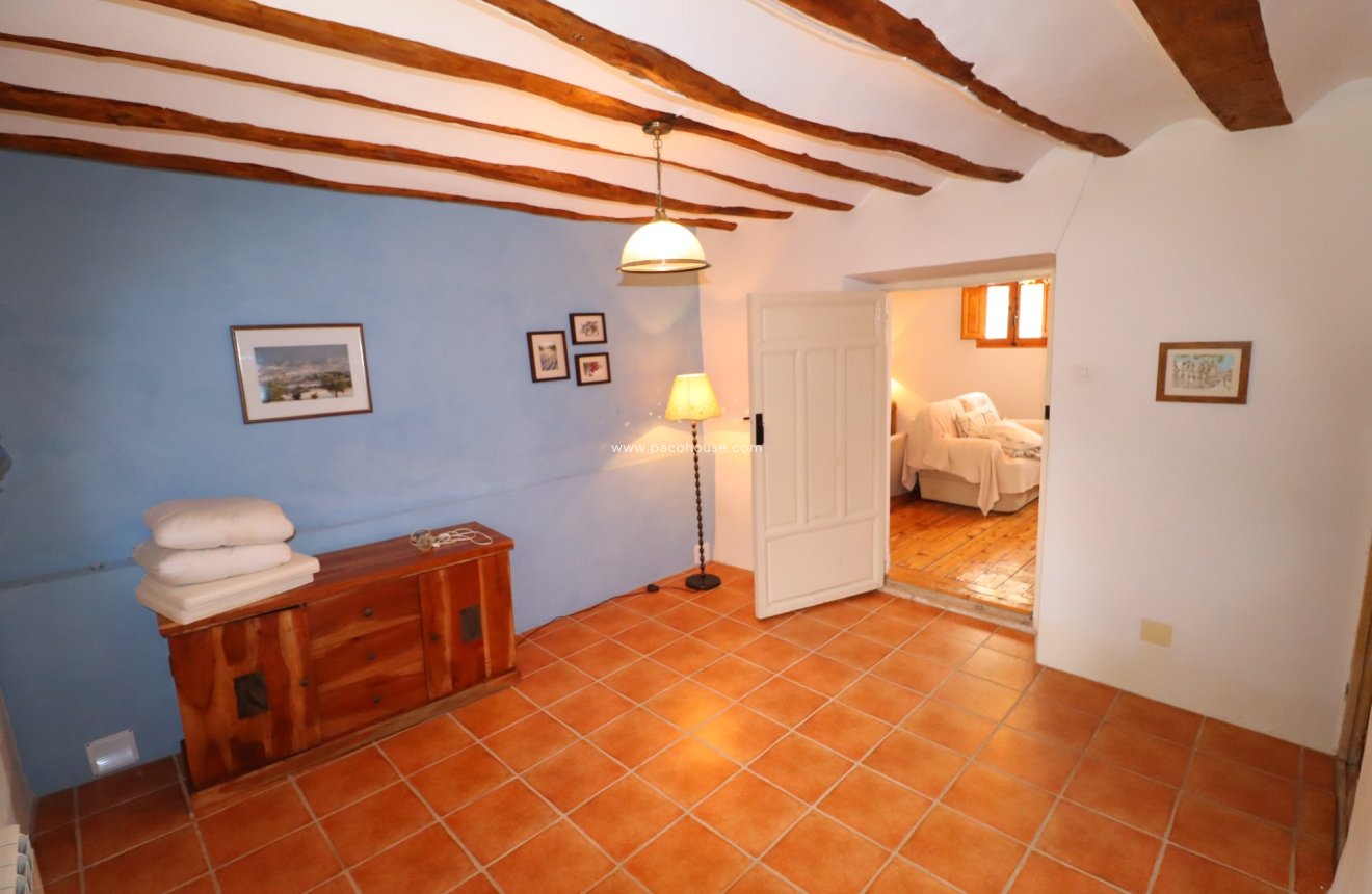 Resale - Cortijo -
La Parroquia