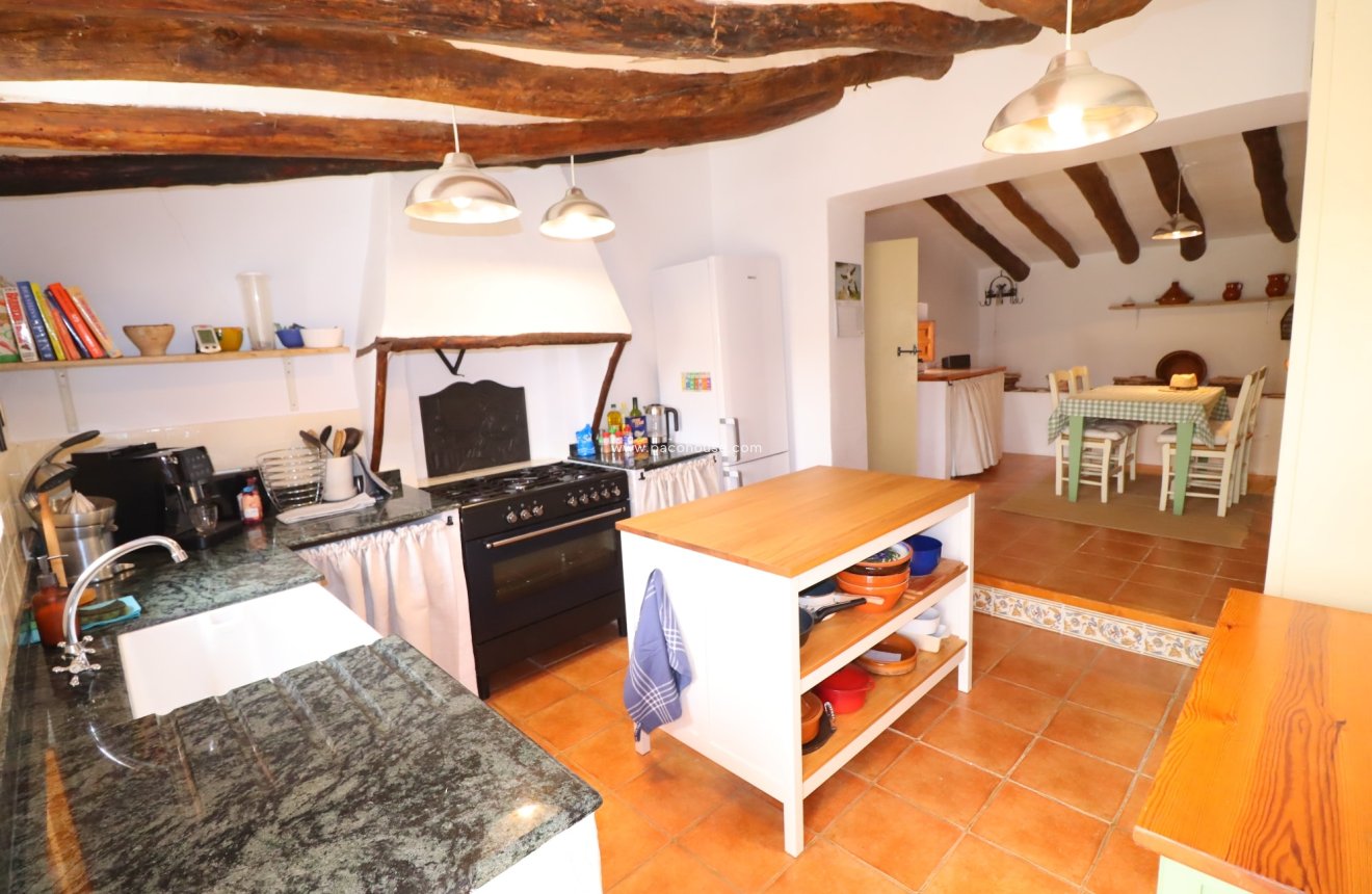 Resale - Cortijo -
La Parroquia