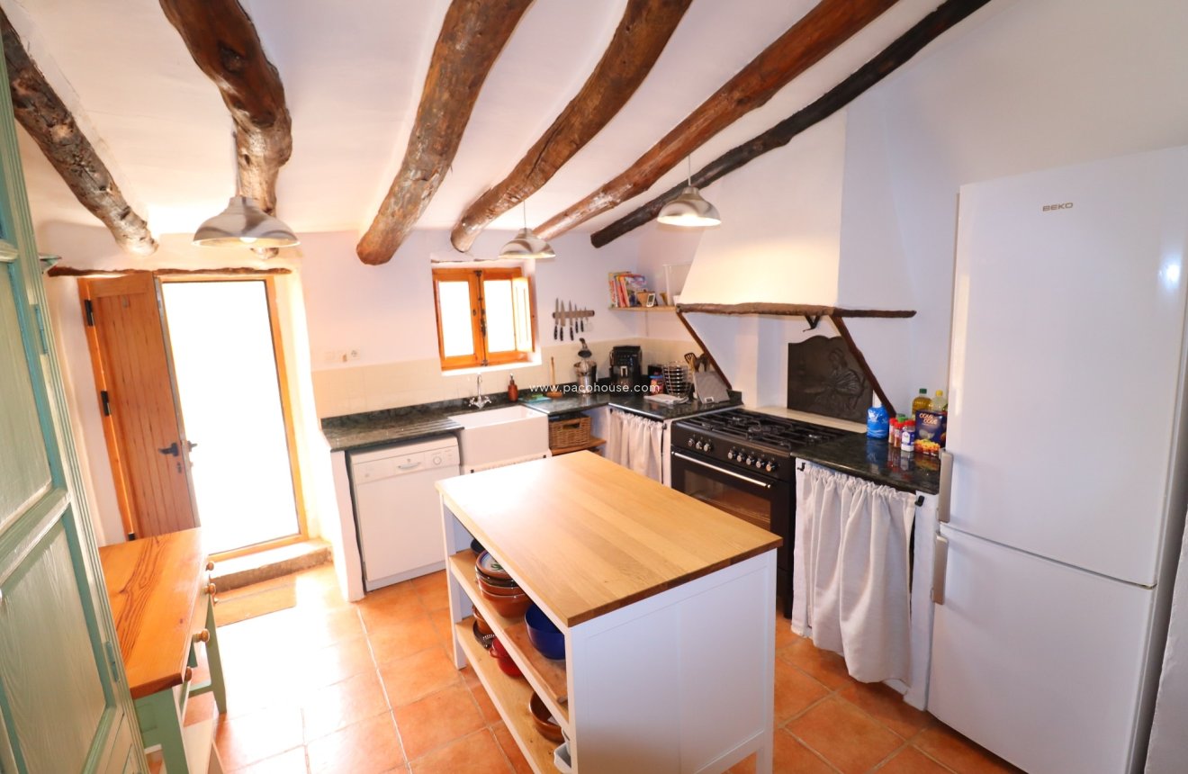 Resale - Cortijo -
La Parroquia