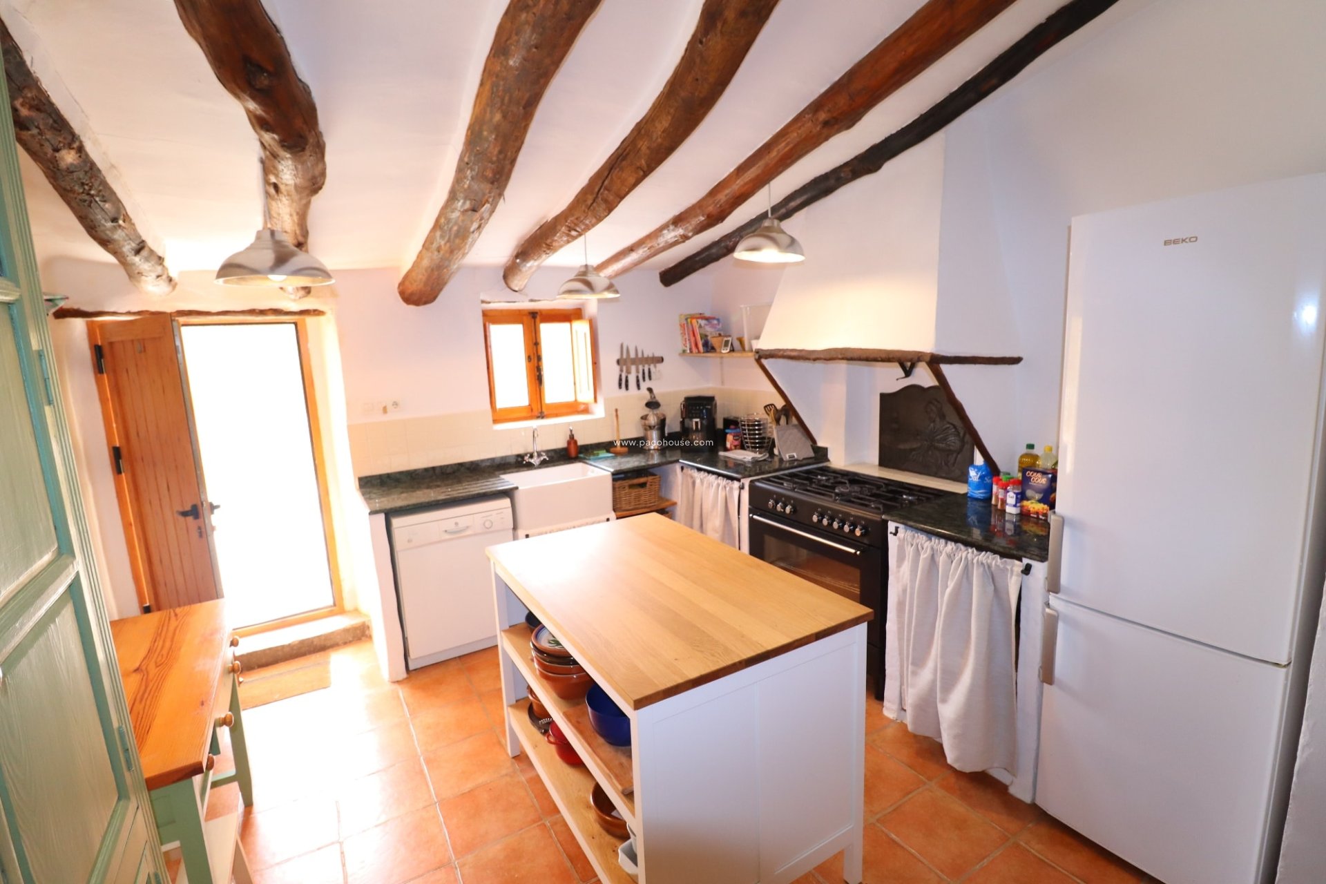 Resale - Cortijo -
La Parroquia