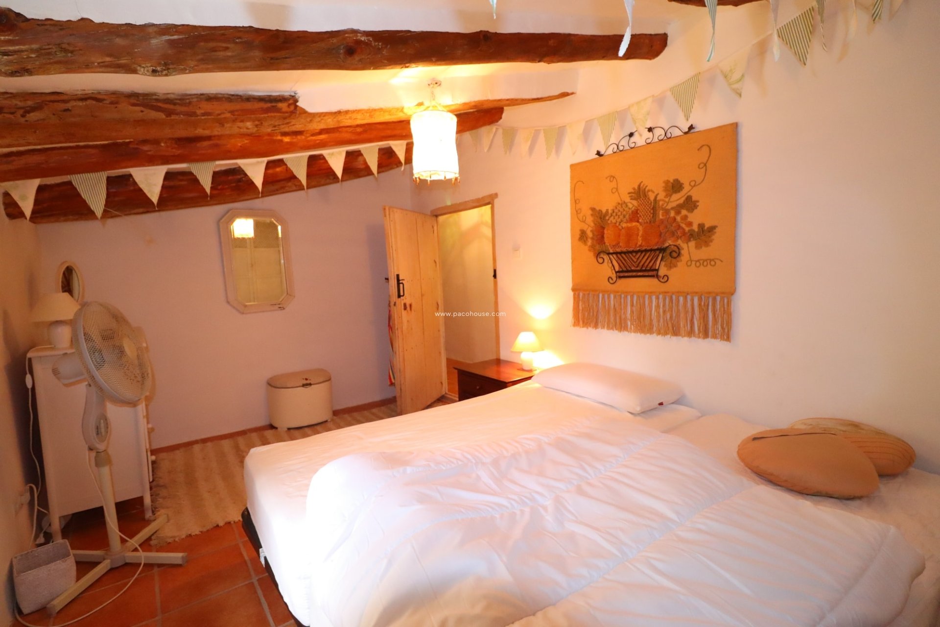 Resale - Cortijo -
La Parroquia