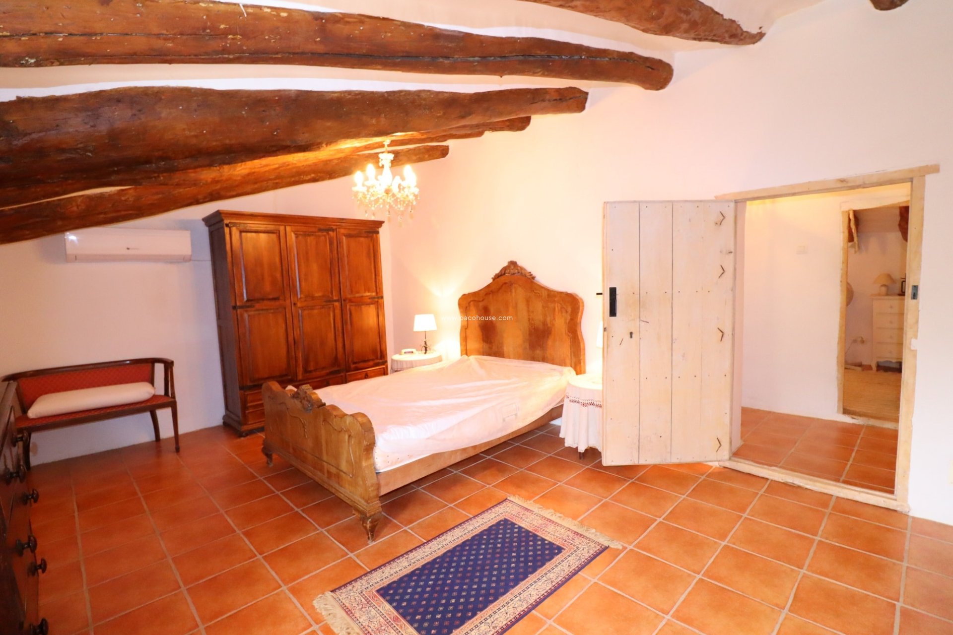 Resale - Cortijo -
La Parroquia