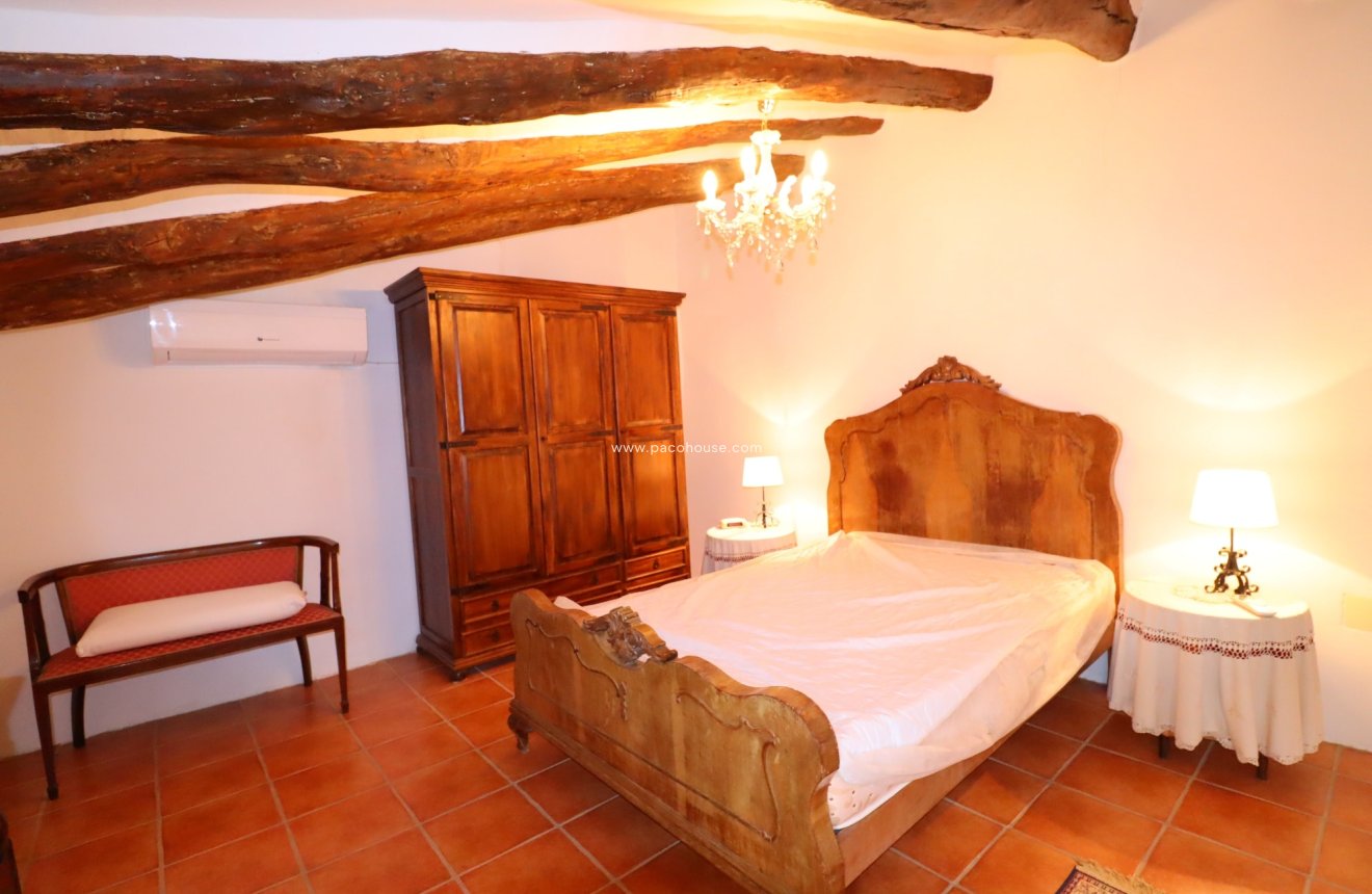 Resale - Cortijo -
La Parroquia