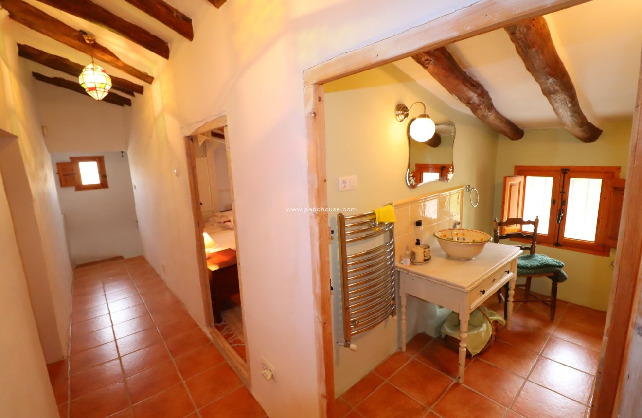 Resale - Cortijo -
La Parroquia