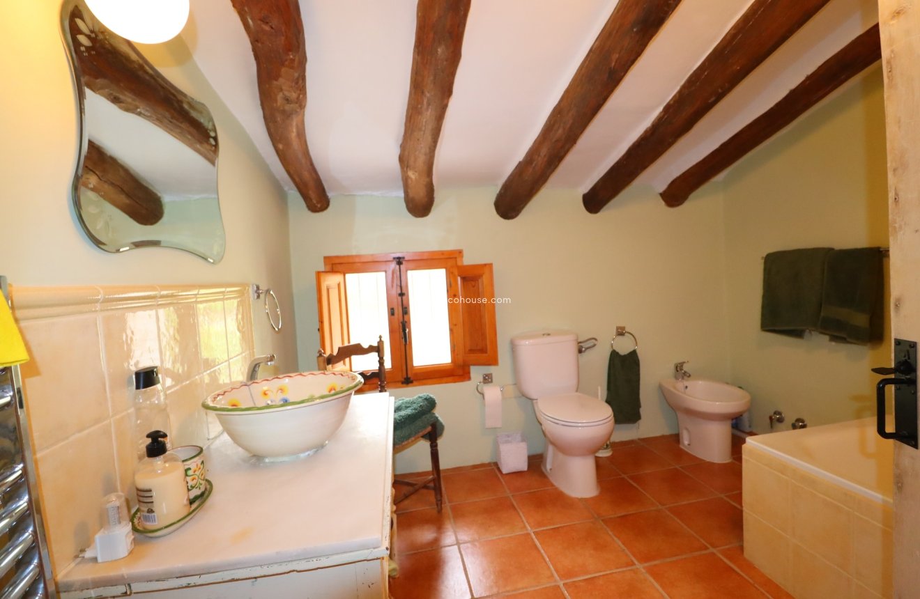 Resale - Cortijo -
La Parroquia