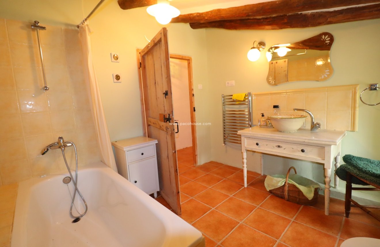 Resale - Cortijo -
La Parroquia