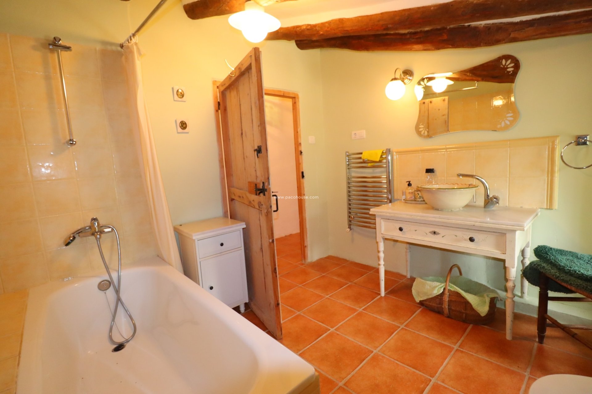 Resale - Cortijo -
La Parroquia