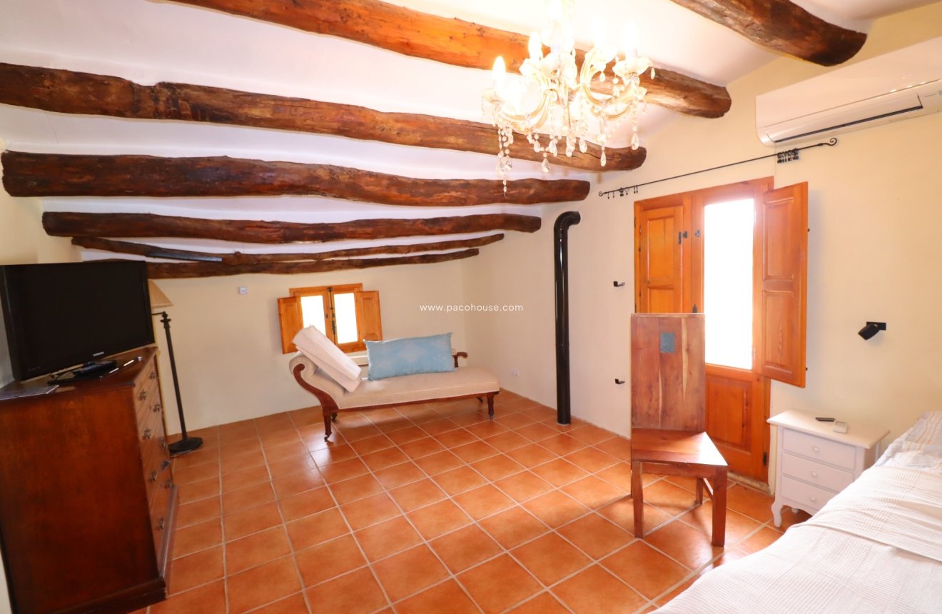 Resale - Cortijo -
La Parroquia