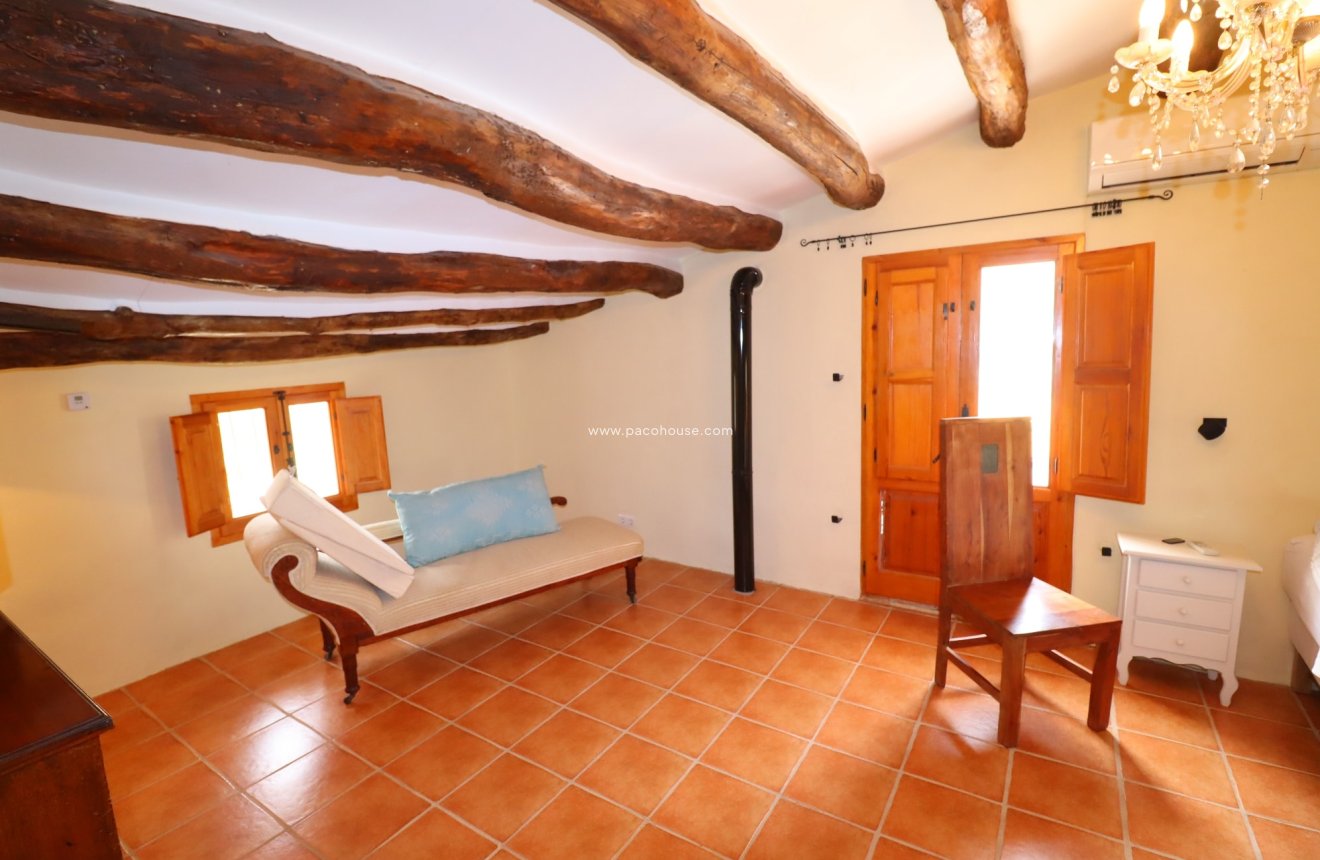 Resale - Cortijo -
La Parroquia