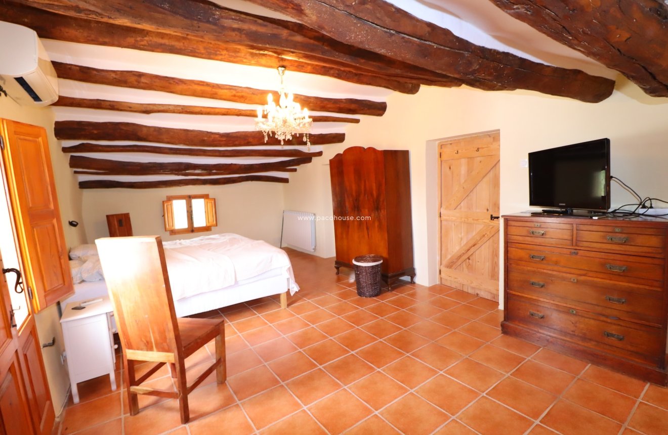 Resale - Cortijo -
La Parroquia