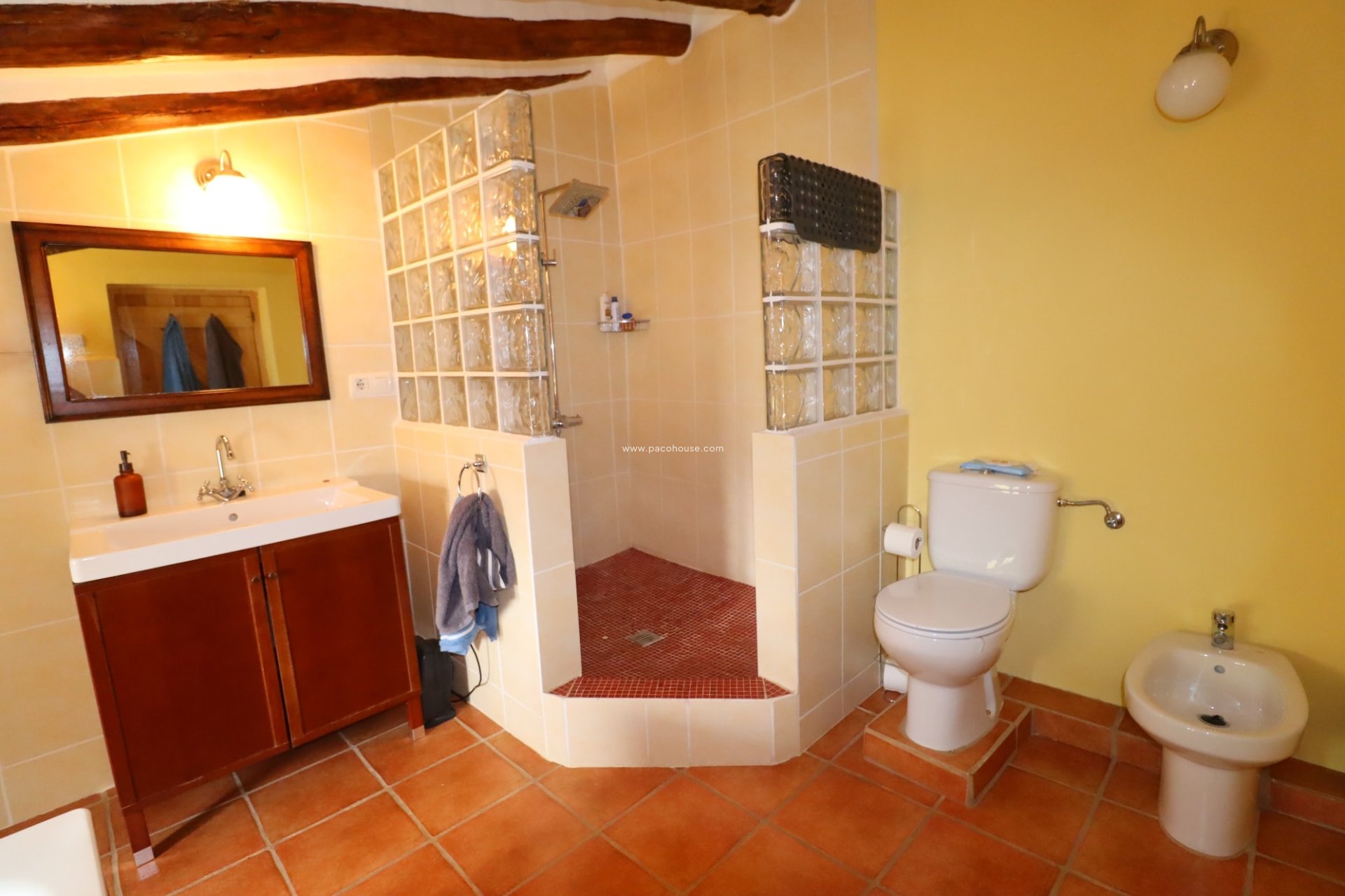 Resale - Cortijo -
La Parroquia