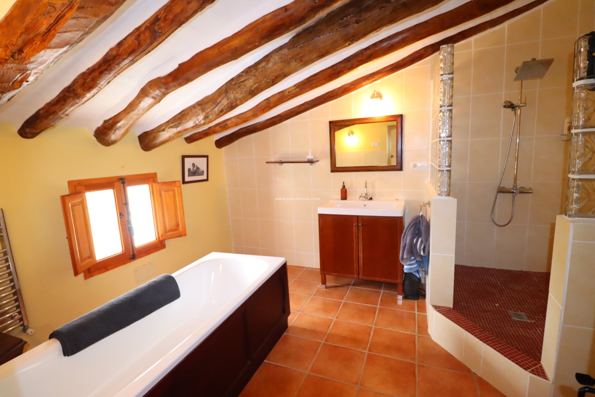 Resale - Cortijo -
La Parroquia