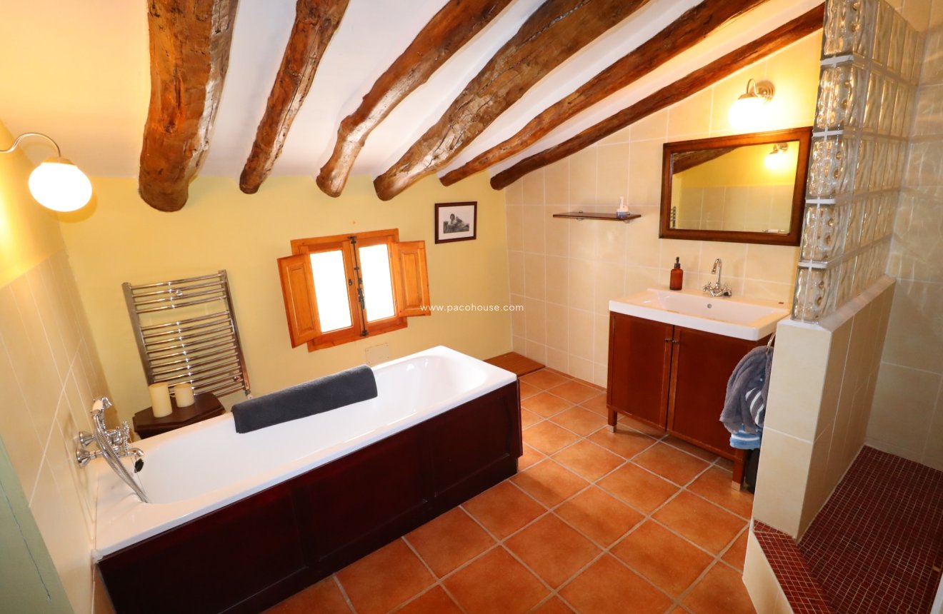 Resale - Cortijo -
La Parroquia