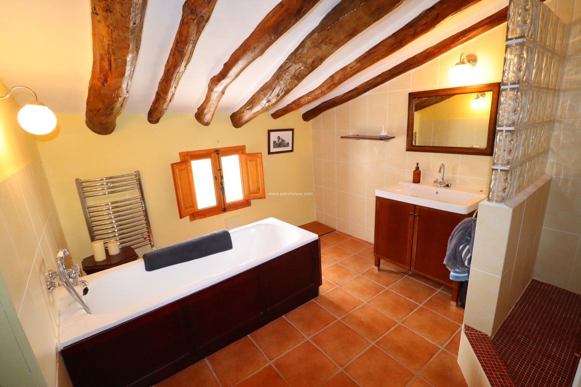 Resale - Cortijo -
La Parroquia