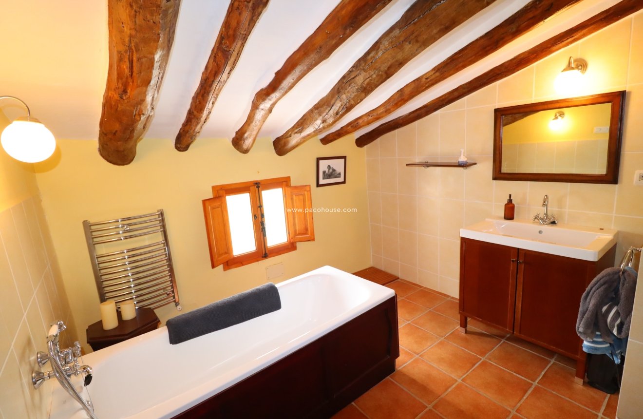 Resale - Cortijo -
La Parroquia